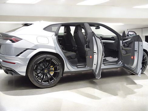 Used 2023 Lamborghini Urus S AWD/4WD image 11