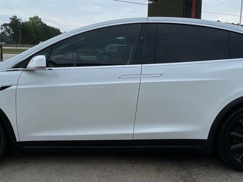 Used 2018 Tesla Model X 75D image 8