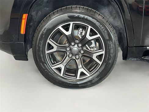 Used 2023 Jeep Wagoneer L Series III w/ Preferred Equipment Group AWD/4WD image 31