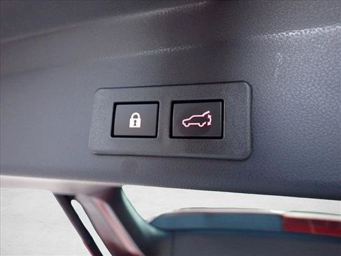 Used 2026 Subaru Ascent Premium AWD/4WD image 9