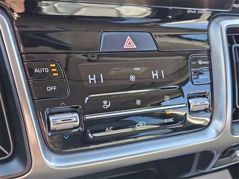 Used 2023 Kia Sorento S image 23