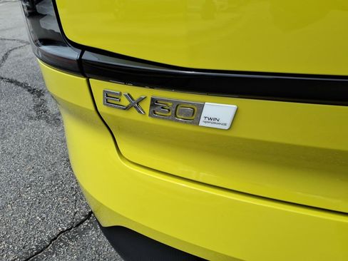 Used 2025 Volvo EX30 Plus w/ Climate Package AWD/4WD image 5