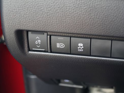 Used 2021 Toyota Venza XLE w/ Softex Package image 15