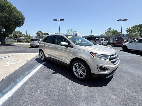 Used 2018 Ford Edge Titanium w/ Equipment Group 301A FWD image 2