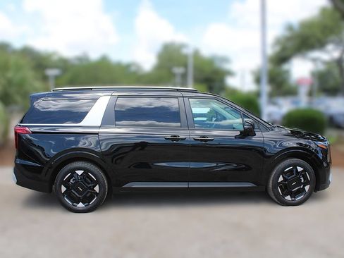 Used 2025 Kia Carnival EX FWD image 5
