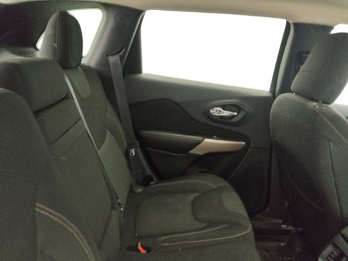 Used 2017 Jeep Cherokee Latitude image 19