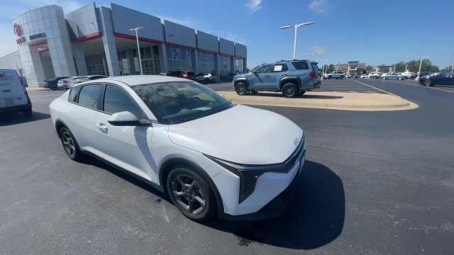 Used 2025 Kia K4 FWD image 4