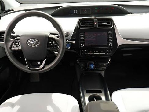 Certified 2020 Toyota Prius LE FWD image 12