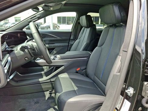 New 2025 Cadillac Lyriq Luxury image 8
