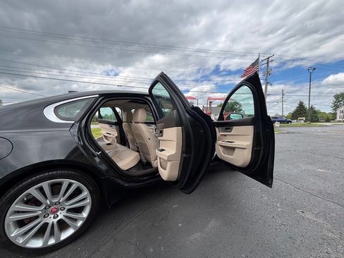 Used 2018 Jaguar XF Prestige AWD/4WD image 8