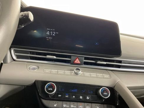 Used 2025 Hyundai Elantra SEL FWD image 18