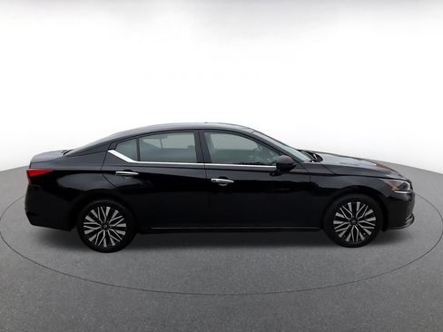 Used 2025 Nissan Altima 2.5 SV image 16