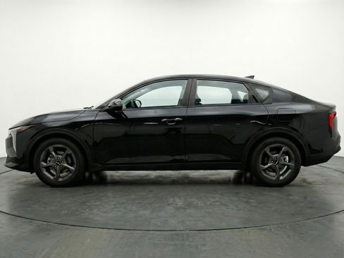 Used 2025 Kia K4 LXS image 5