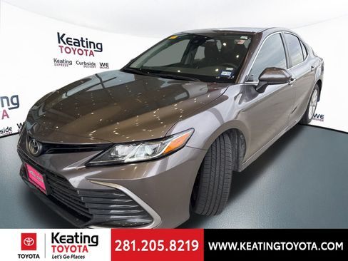 Used 2024 Toyota Camry LE image 3