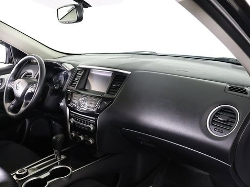 Used 2019 Nissan Pathfinder SV image 26