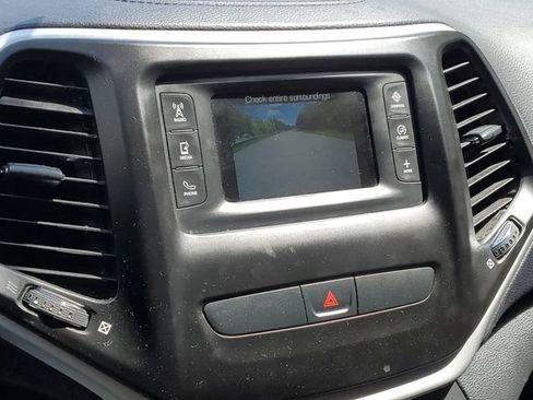 Used 2015 Jeep Cherokee Latitude AWD/4WD image 15