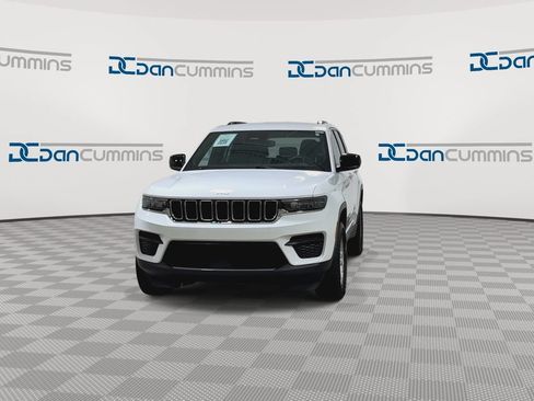 Used 2024 Jeep Grand Cherokee Laredo w/ Luxury Tech Group I AWD/4WD image 3