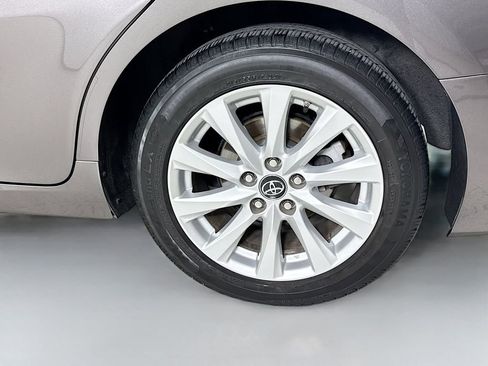 Used 2018 Toyota Camry LE image 30
