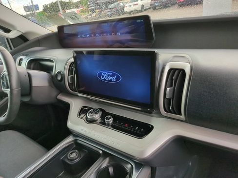 Used 2025 Ford Expedition Active AWD/4WD image 7