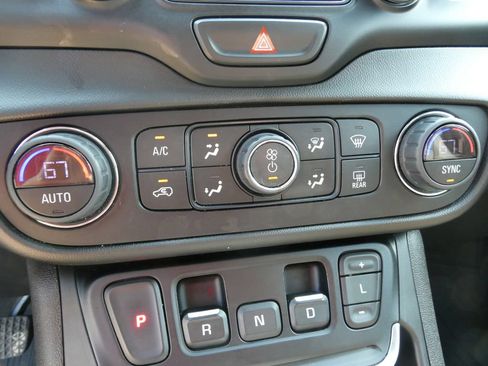 Used 2020 GMC Terrain SLT w/ Preferred Package FWD image 29