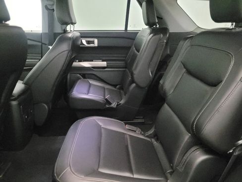 Used 2023 Ford Explorer XLT w/ Equipment Group 202A AWD/4WD image 18