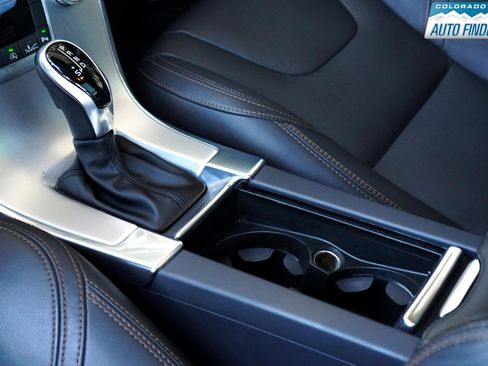 Used 2017 Volvo XC60 T5 Dynamic w/ Advanced Package image 17