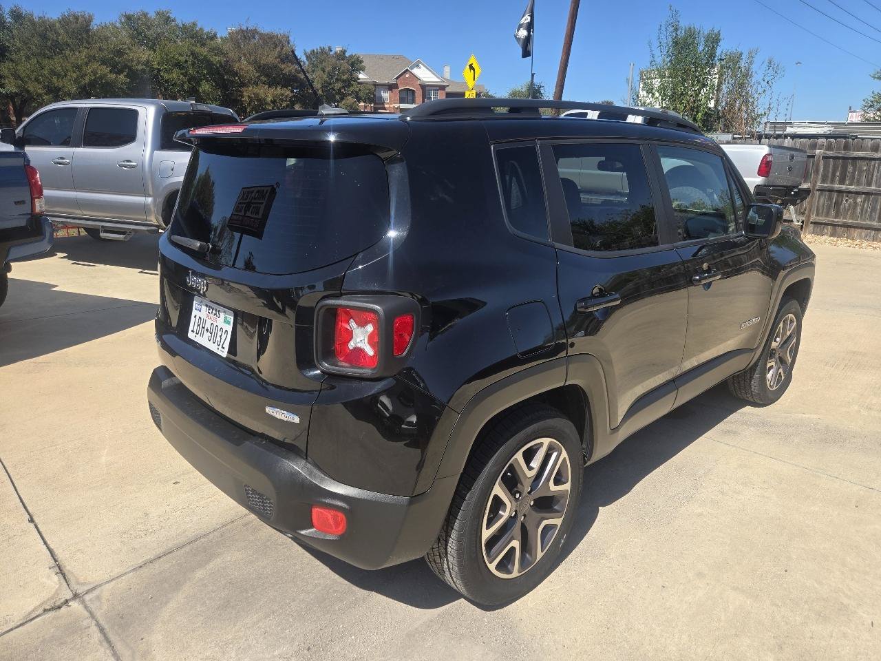 Used 2016 Jeep Renegade Latitude w/ Cold Weather Group AWD/4WD image 8