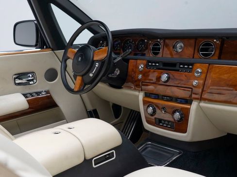 Used 2010 Rolls-Royce Phantom Drophead Coupe RWD image 33