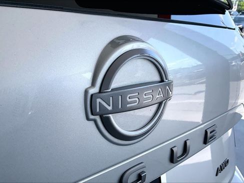 Used 2025 Nissan Rogue SV AWD/4WD image 31