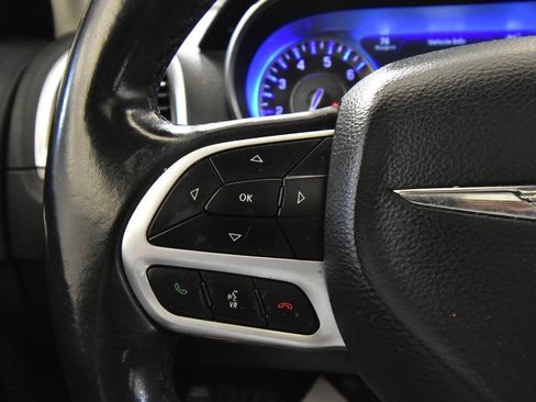 Used 2018 Chrysler 300 Touring L AWD/4WD image 29