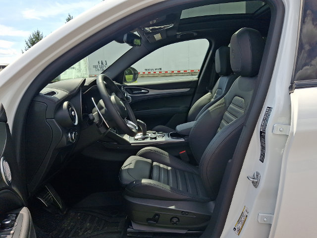 New 2025 Alfa Romeo Stelvio Sprint AWD/4WD image 11