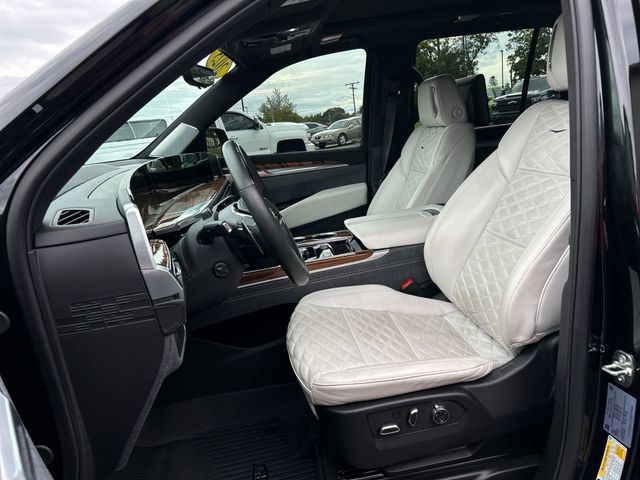 Used 2025 Cadillac Escalade Sport Platinum w/ LPO, Floor Liner Package AWD/4WD image 39
