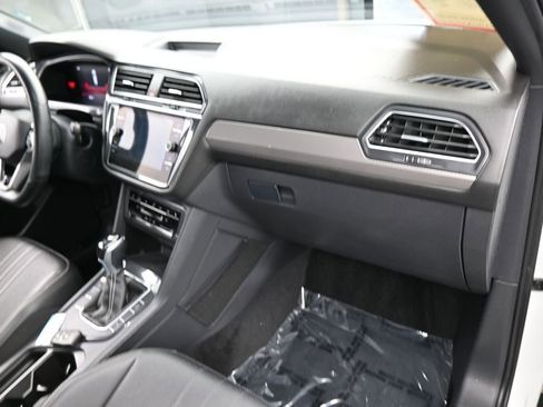 Used 2022 Volkswagen Tiguan SE R-Line image 43
