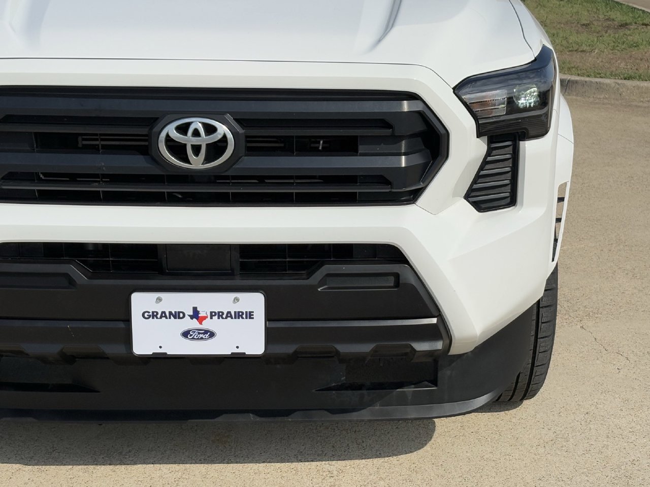 Used 2024 Toyota Tacoma SR RWD image 10