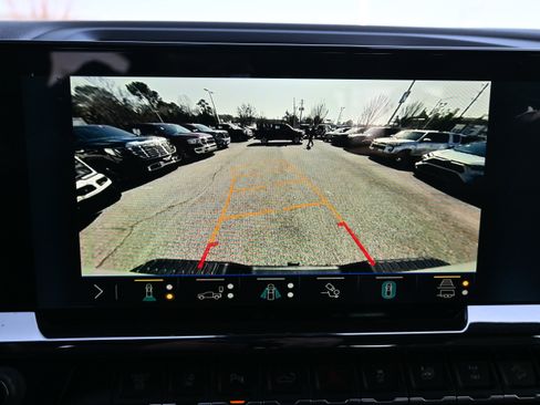 Used 2025 Chevrolet Silverado 2500 ZR2 w/ Technology Package image 25