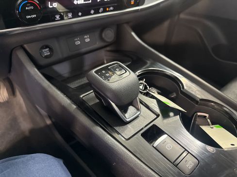 Used 2025 Nissan Rogue SV image 24