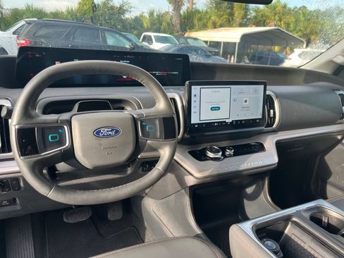 Used 2025 Ford Expedition Active AWD/4WD image 15