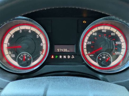 Used 2015 Dodge Grand Caravan SXT image 31