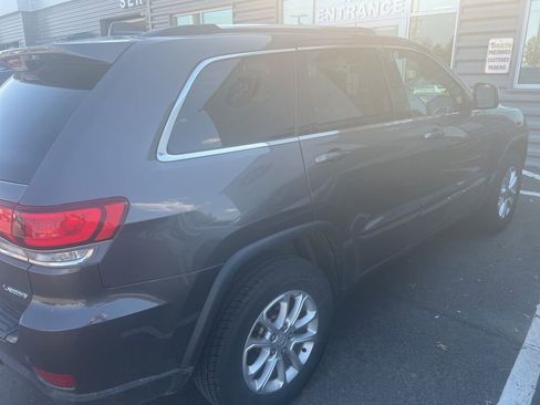 Used 2021 Jeep Grand Cherokee Laredo image 5