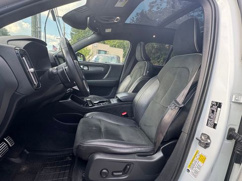 Used 2019 Volvo XC40 T5 R-Design image 12