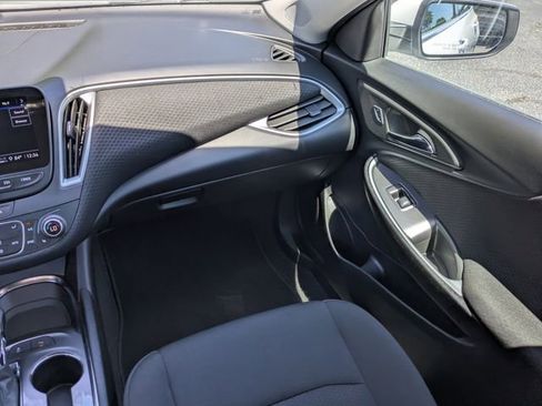 Used 2025 Chevrolet Malibu LT image 17