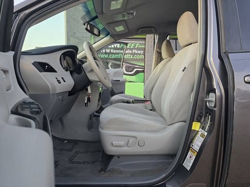 Used 2012 Toyota Sienna LE FWD image 13