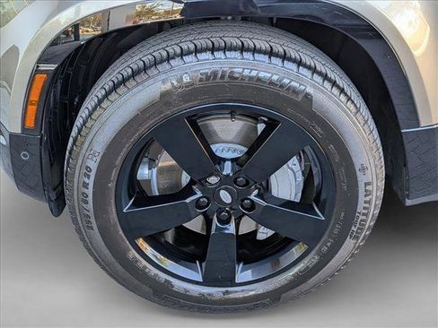 Certified 2023 Land Rover Defender 90 X-Dynamic SE image 24