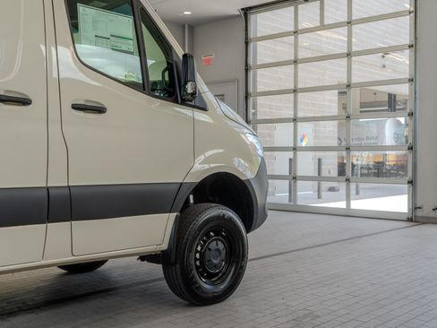 Used 2025 Mercedes-Benz Sprinter 2500 image 29