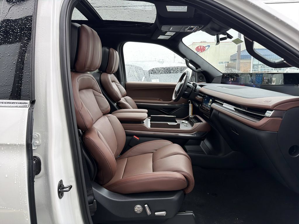New 2026 Lincoln Navigator L Reserve AWD/4WD image 7