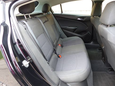 Used 2019 Chevrolet Cruze LT w/ Convenience Package FWD image 34