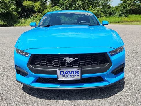 Used 2025 Ford Mustang Coupe RWD image 2