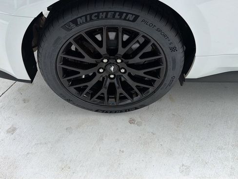 Used 2018 Ford Mustang GT Premium w/ GT Performance Package RWD image 33