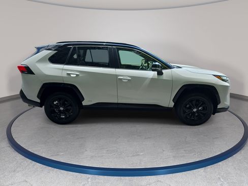 Used 2025 Toyota RAV4 XSE AWD/4WD image 4