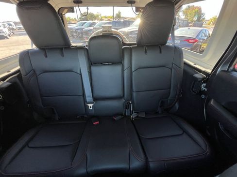 Used 2025 Jeep Wrangler Unlimited Rubicon w/ Convenience Group image 5